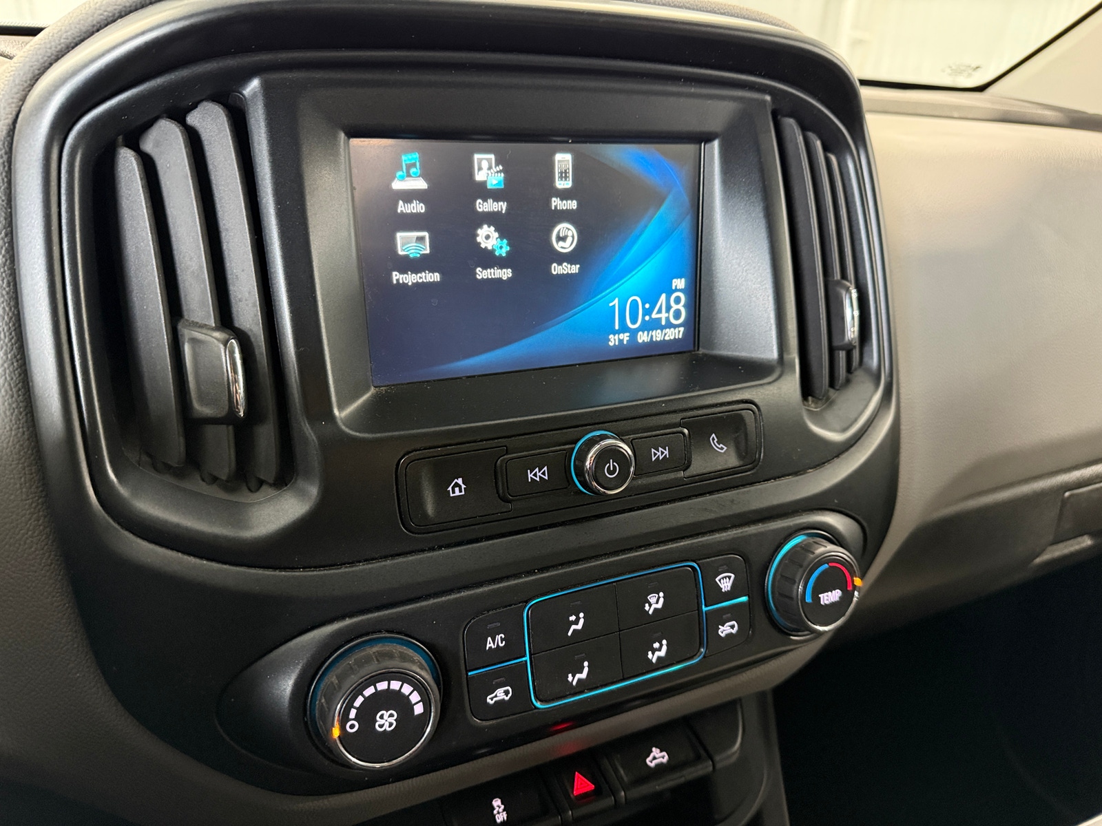 Thumbnail: 2017 Chevrolet Colorado - 4