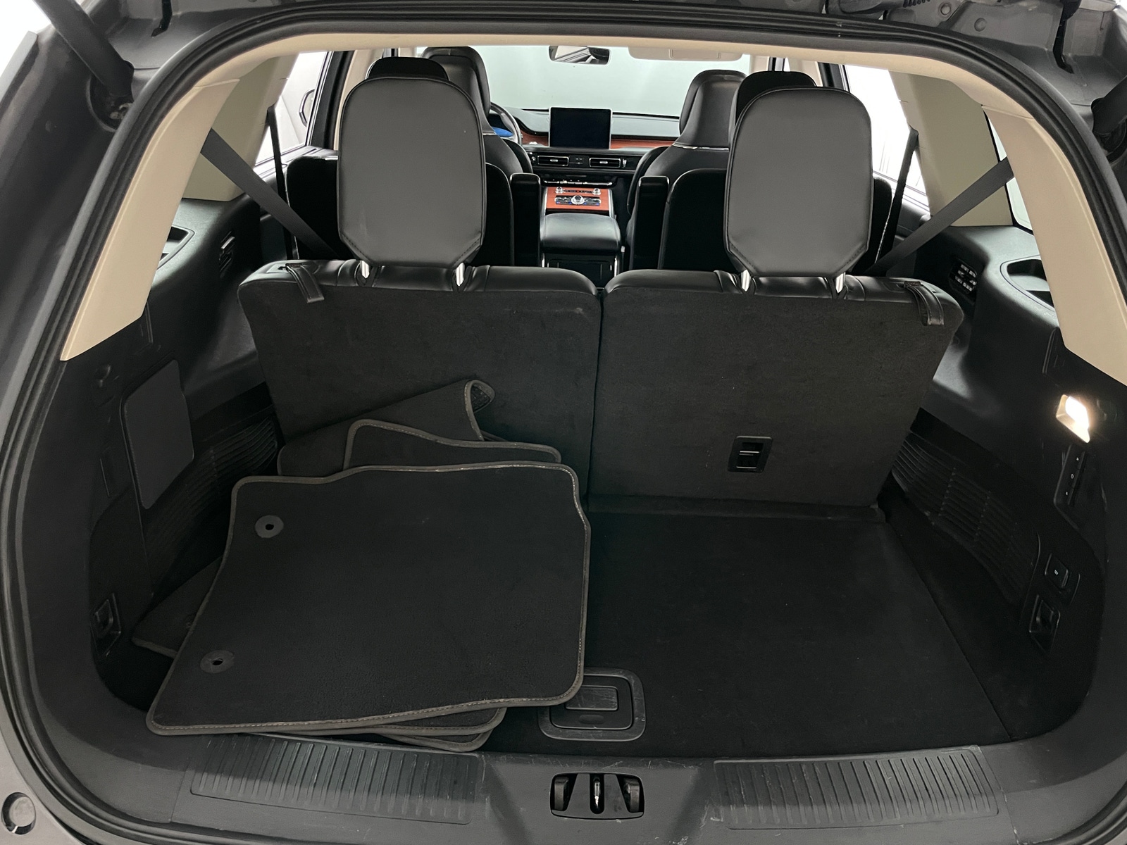 Thumbnail: 2021 Lincoln Aviator - 6