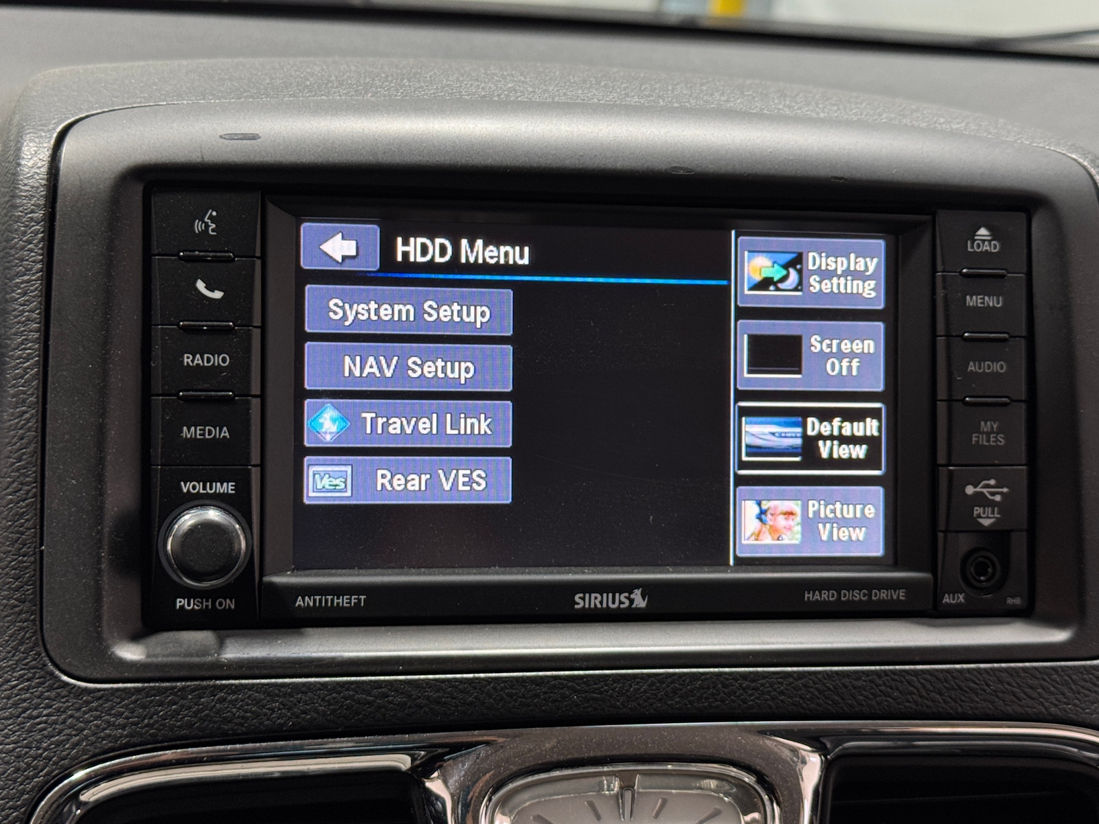 Thumbnail: 2016 Chrysler Town & Country - 3