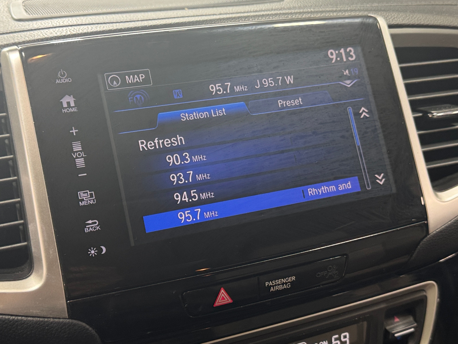 Thumbnail: 2017 Honda Pilot - 3