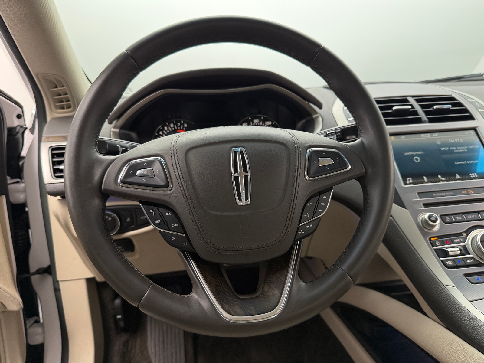 Thumbnail: 2017 Lincoln MKZ - 4