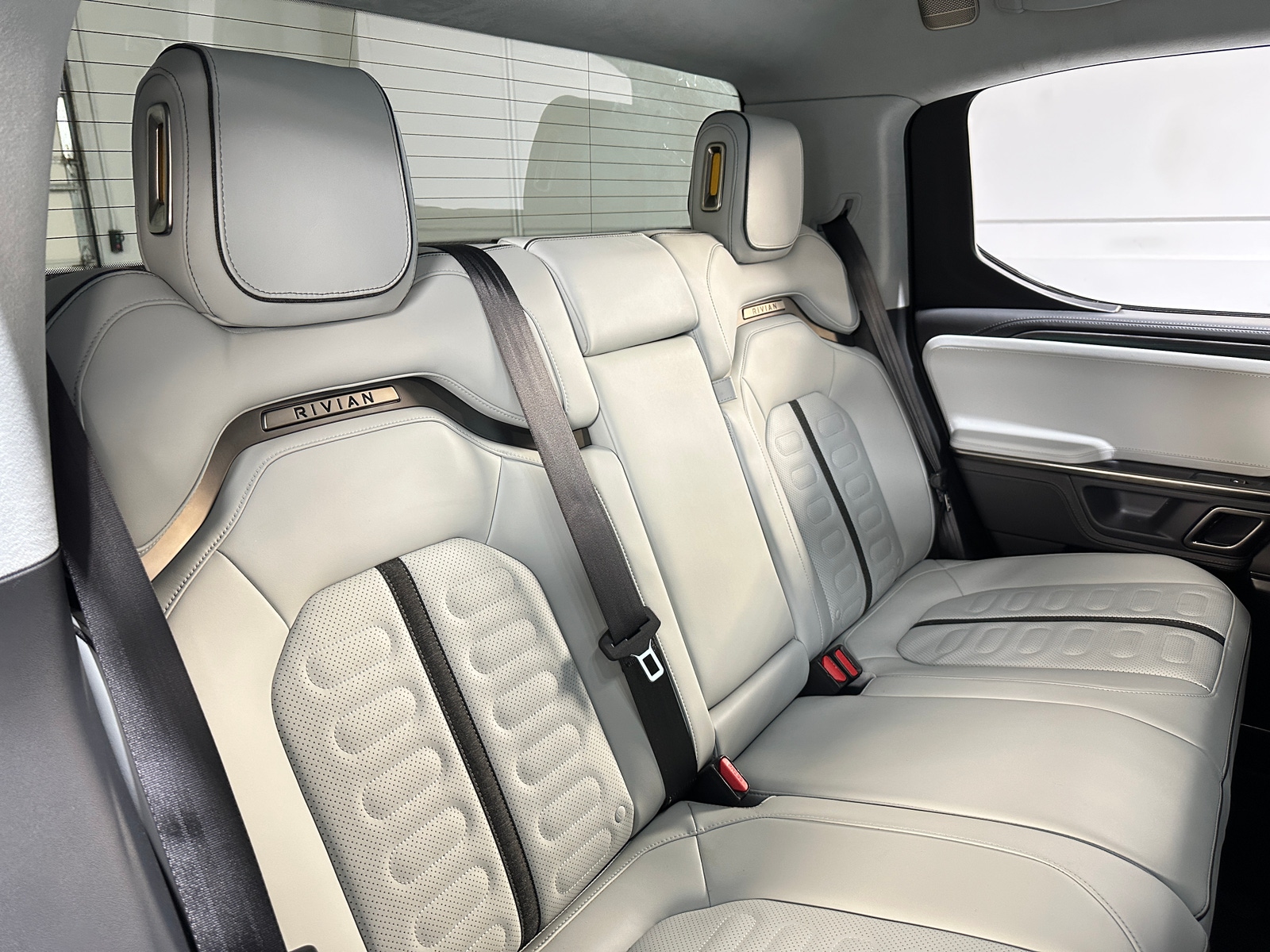 Thumbnail: 2023 Rivian R1T - 5