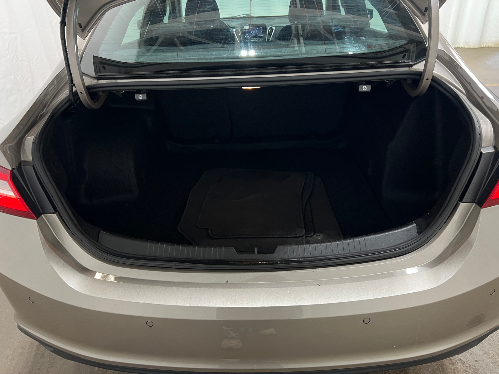 Thumbnail: 2024 Chevrolet Malibu - 7