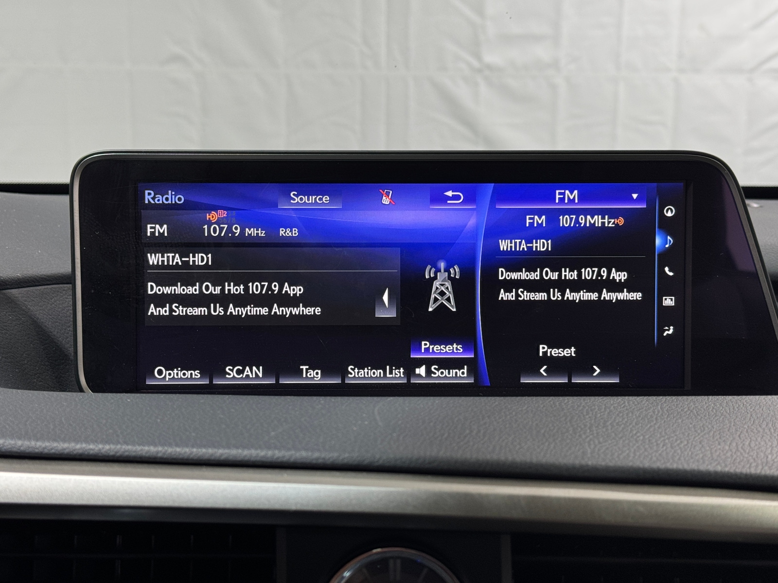 Thumbnail: 2019 Lexus RX - 4