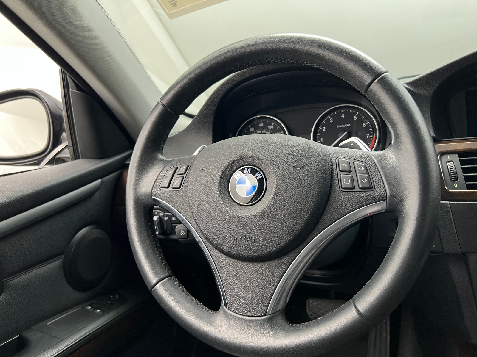 Thumbnail: 2011 BMW 3 Series - 3