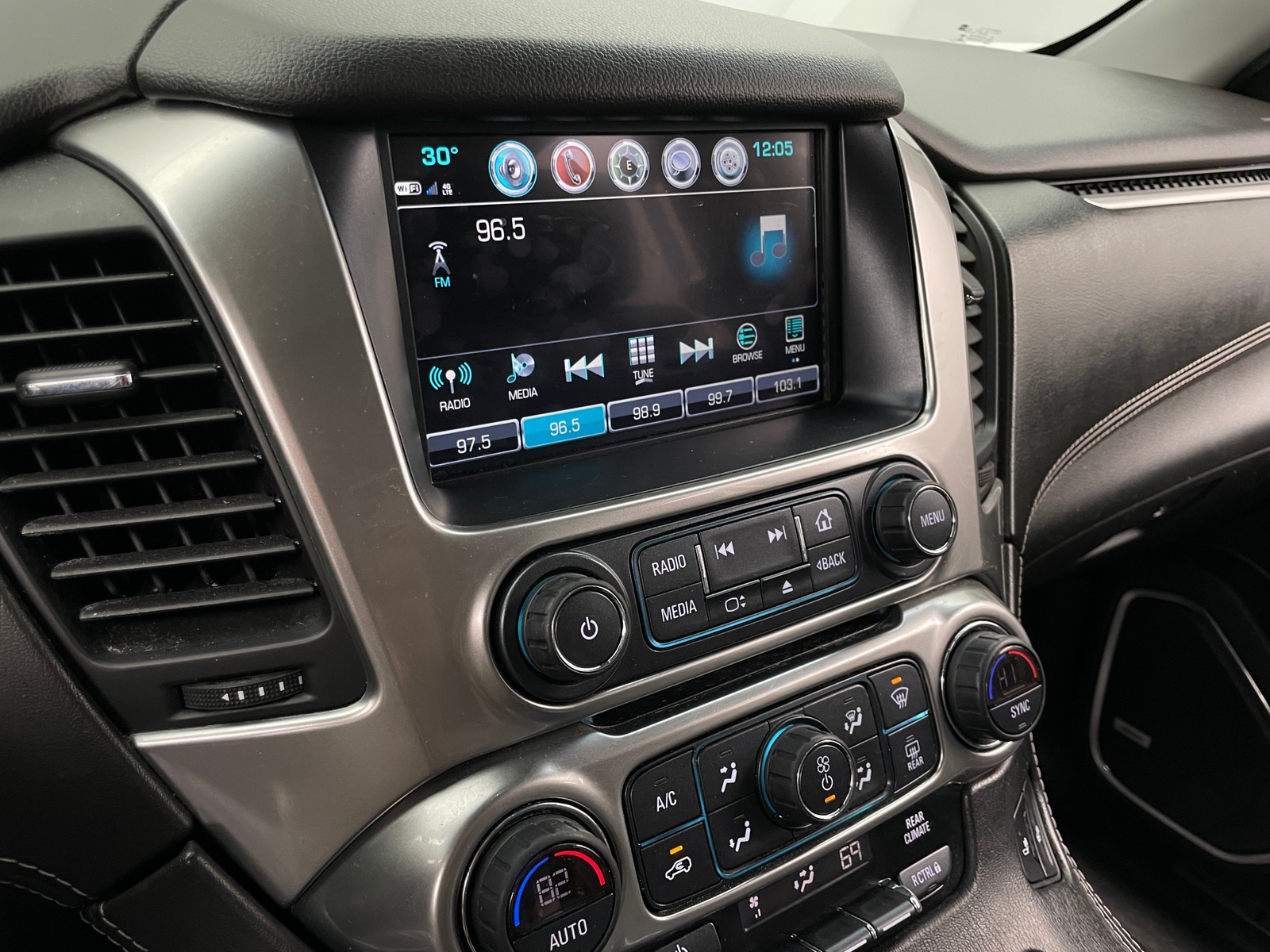 Thumbnail: 2019 Chevrolet Tahoe - 3