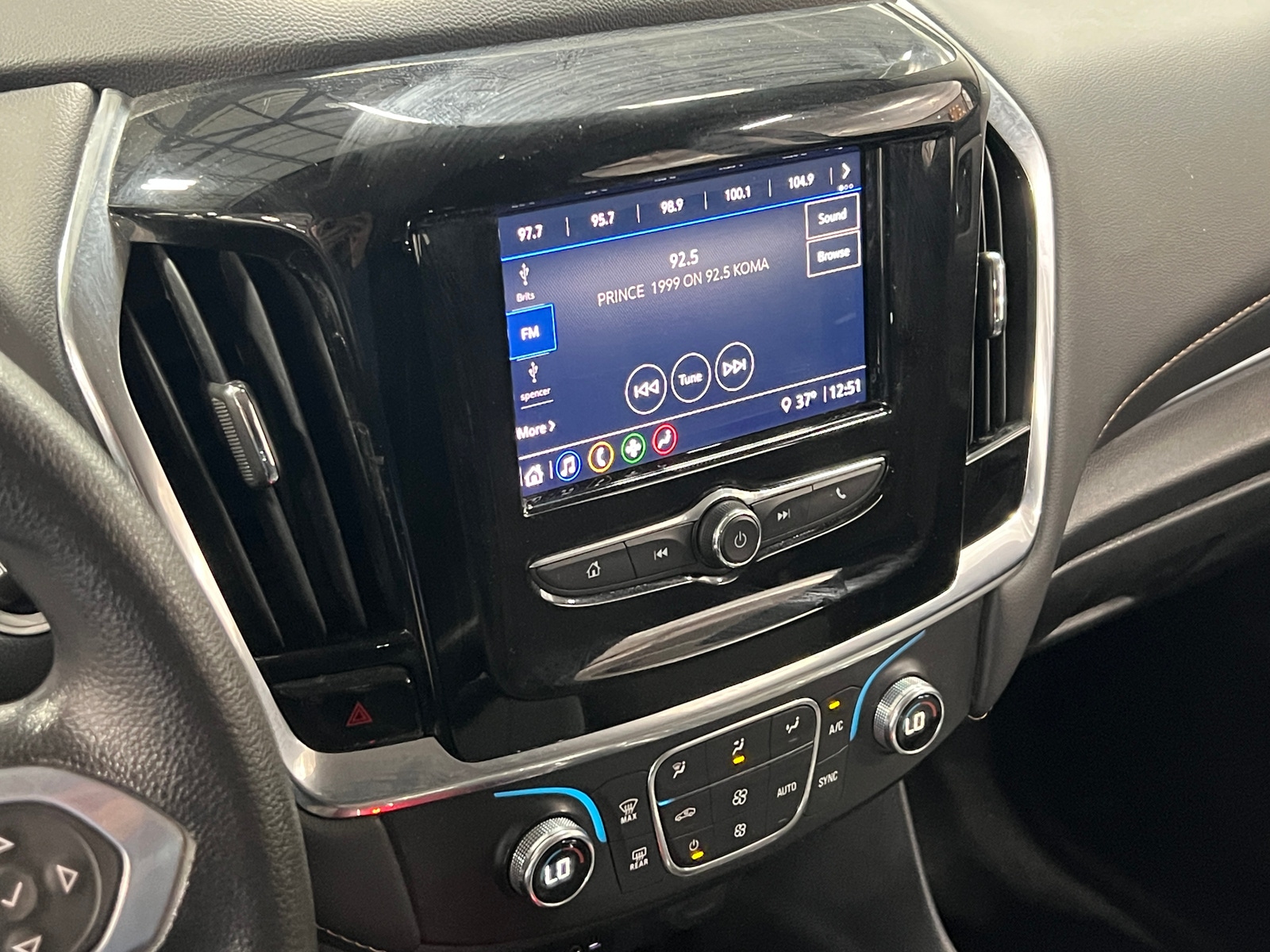 Thumbnail: 2021 Chevrolet Traverse - 4