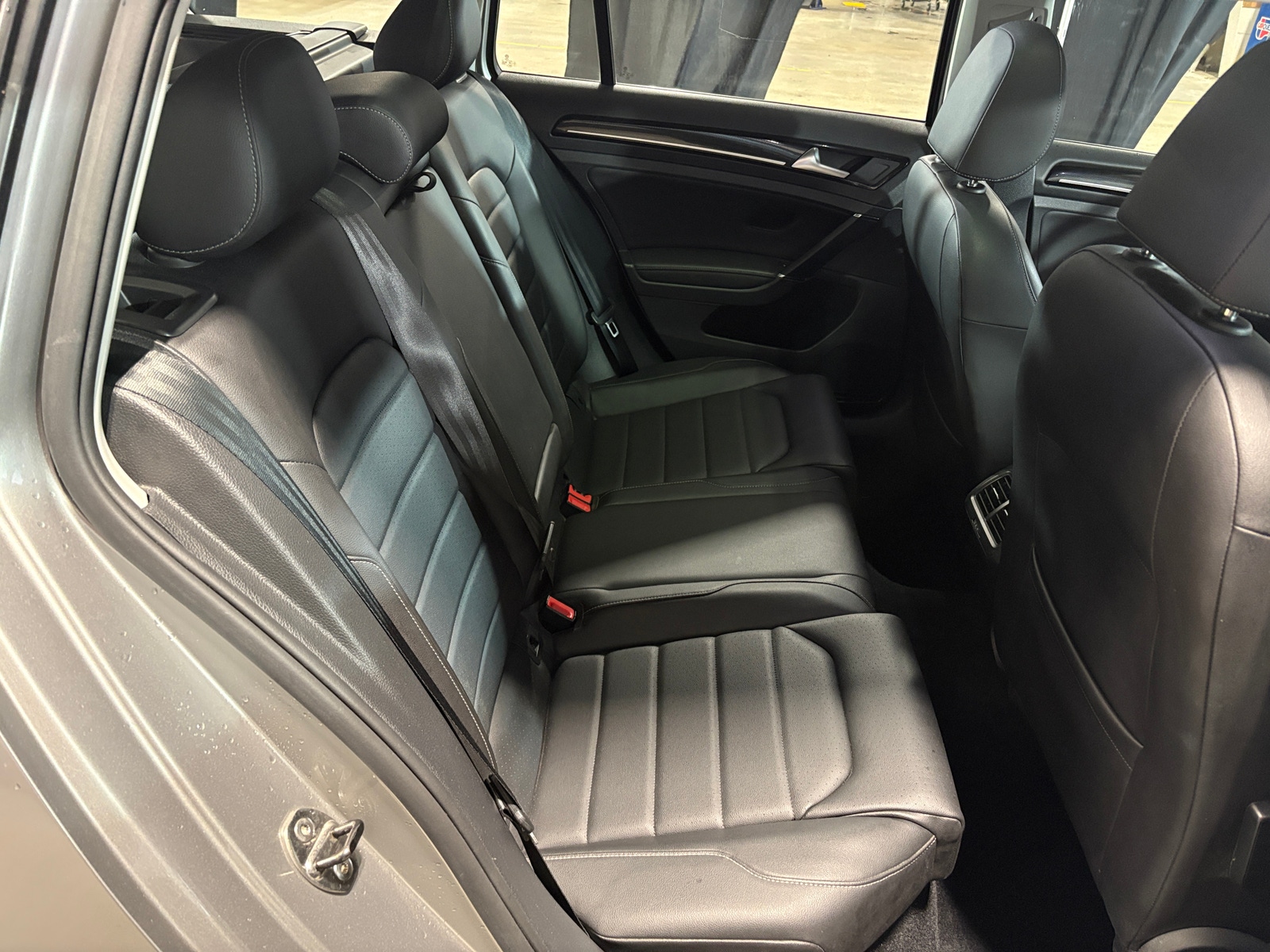 Thumbnail: 2017 Volkswagen e-Golf - 6