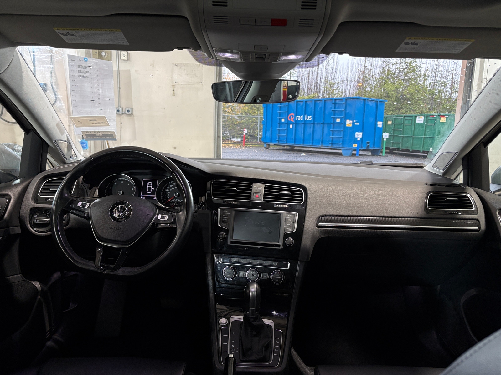 Thumbnail: 2017 Volkswagen e-Golf - 3