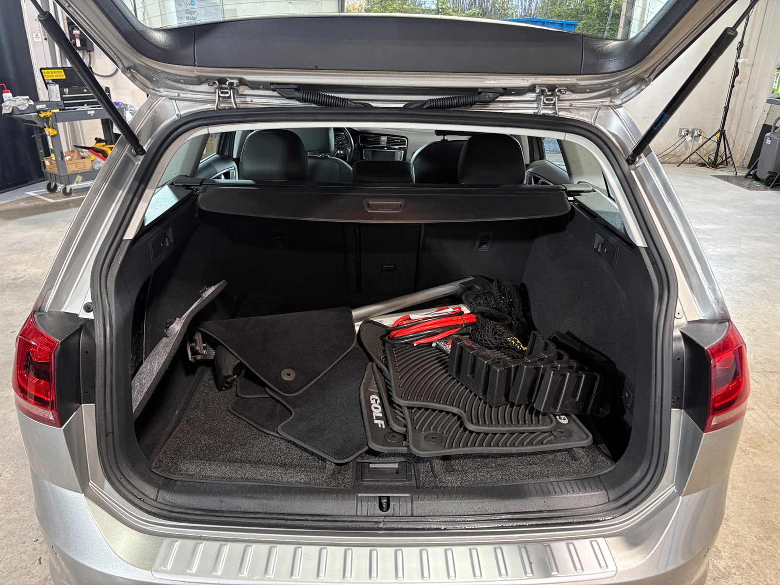 Thumbnail: 2017 Volkswagen e-Golf - 7