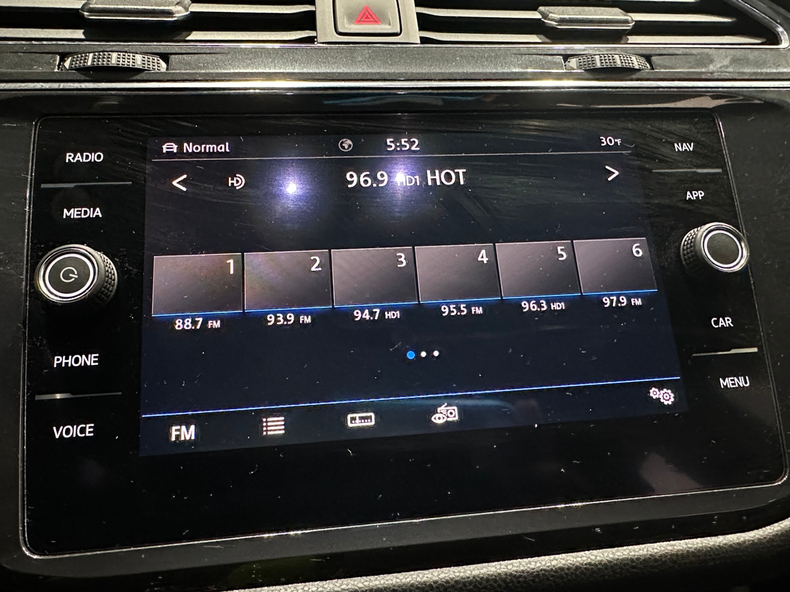 Thumbnail: 2020 Volkswagen Tiguan - 3