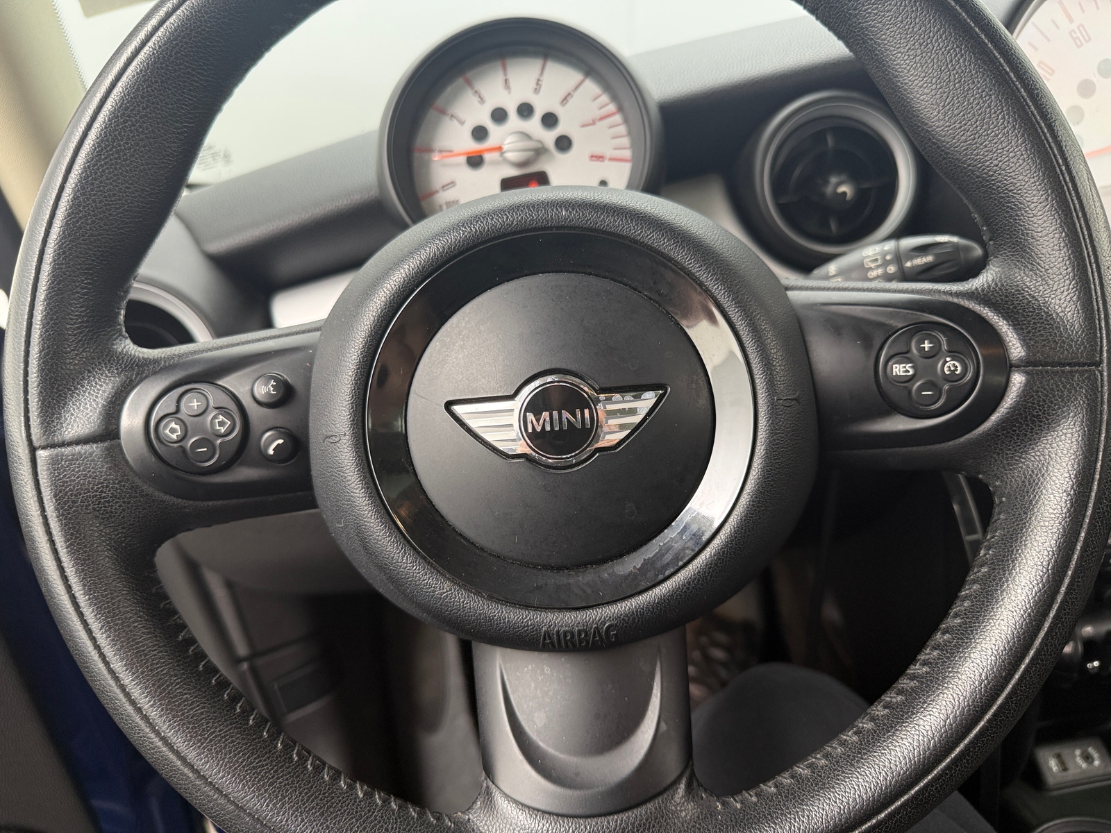 Thumbnail: 2013 MINI Cooper Hardtop - 4