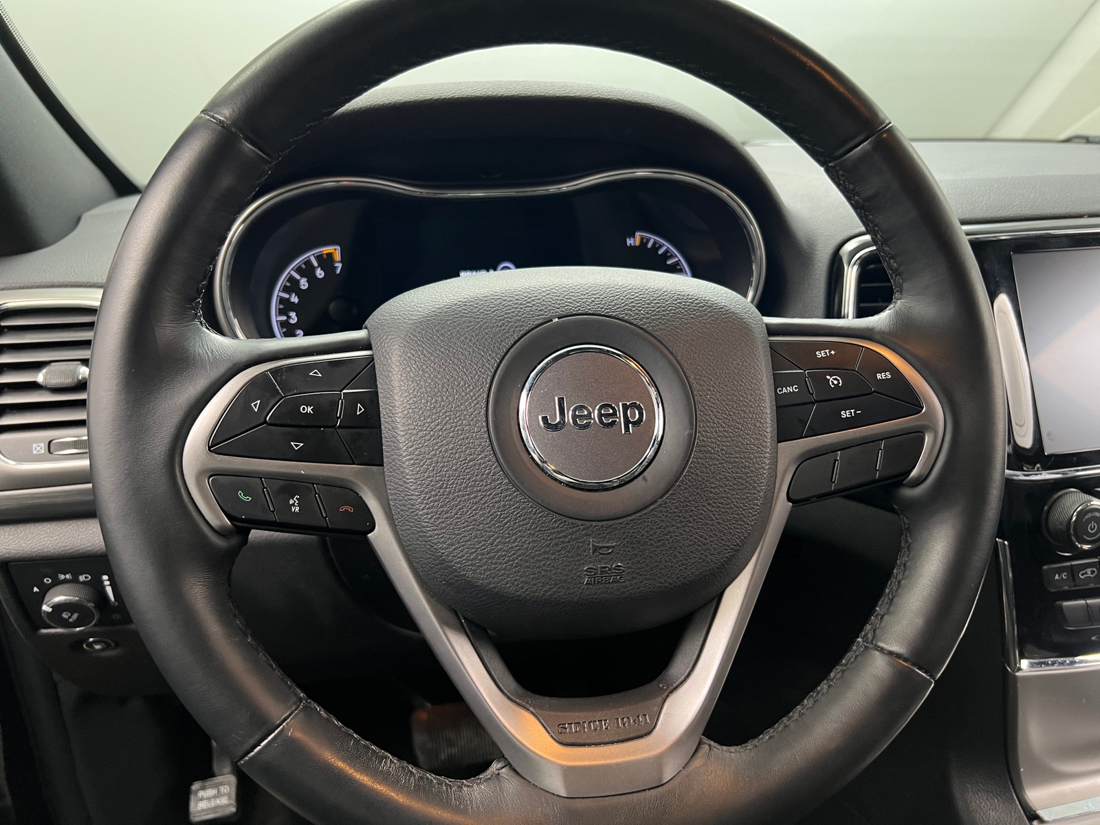 Thumbnail: 2019 Jeep Grand Cherokee - 4