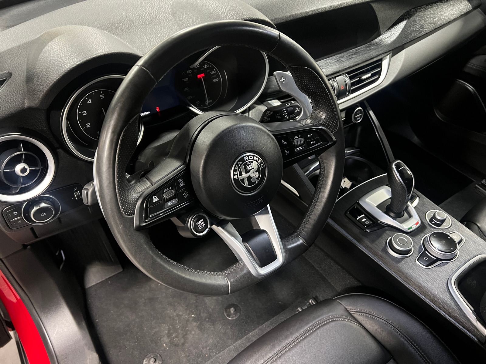 Thumbnail: 2022 Alfa Romeo Stelvio - 4