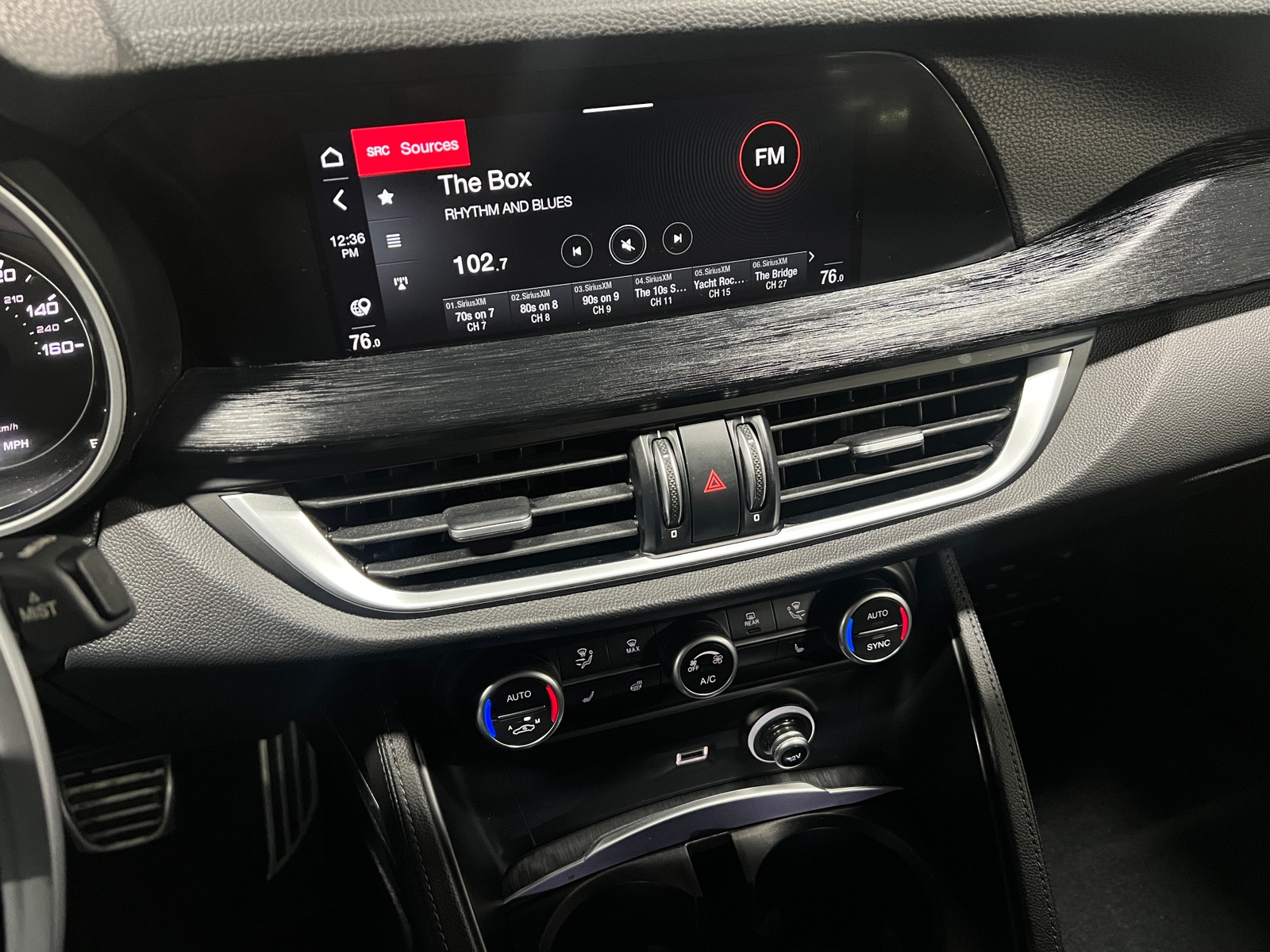 Thumbnail: 2022 Alfa Romeo Stelvio - 3