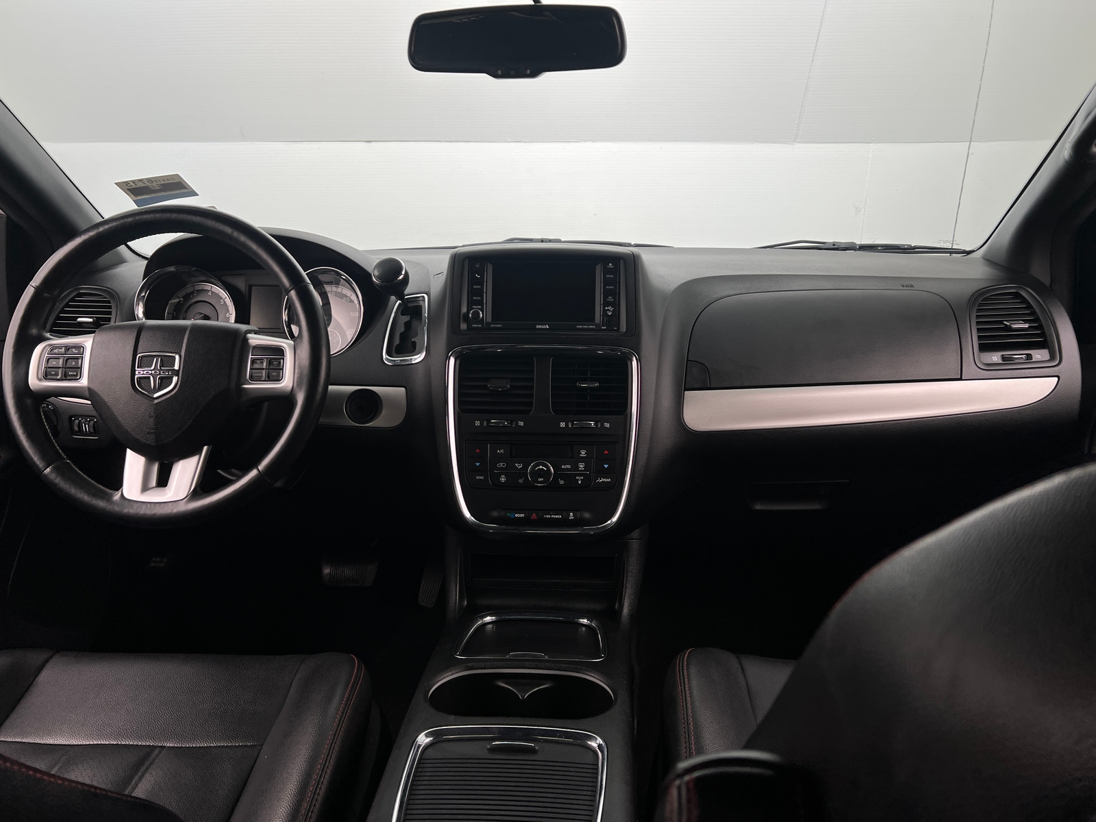 Thumbnail: 2017 Dodge Grand Caravan - 2