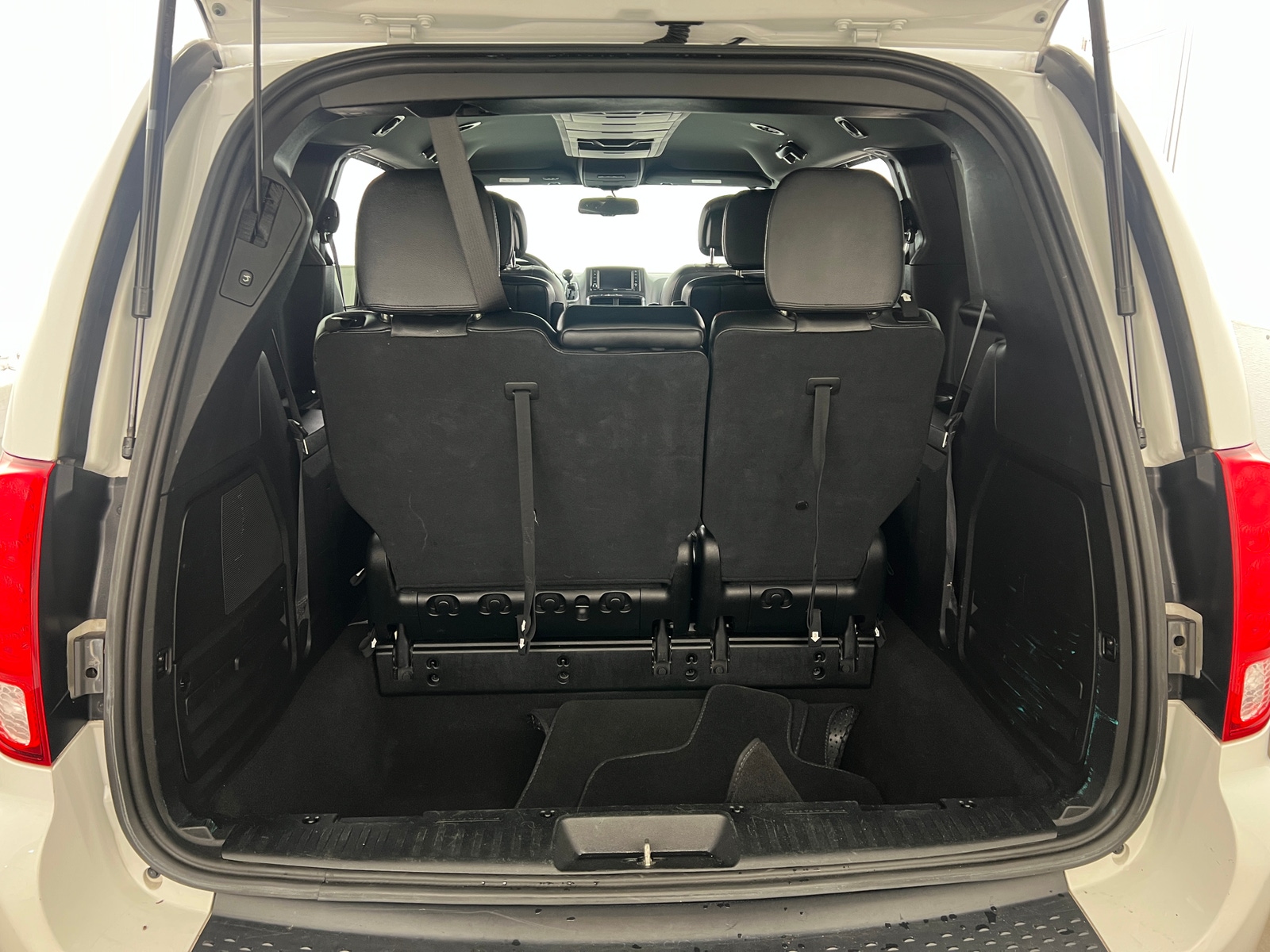 Thumbnail: 2017 Dodge Grand Caravan - 6