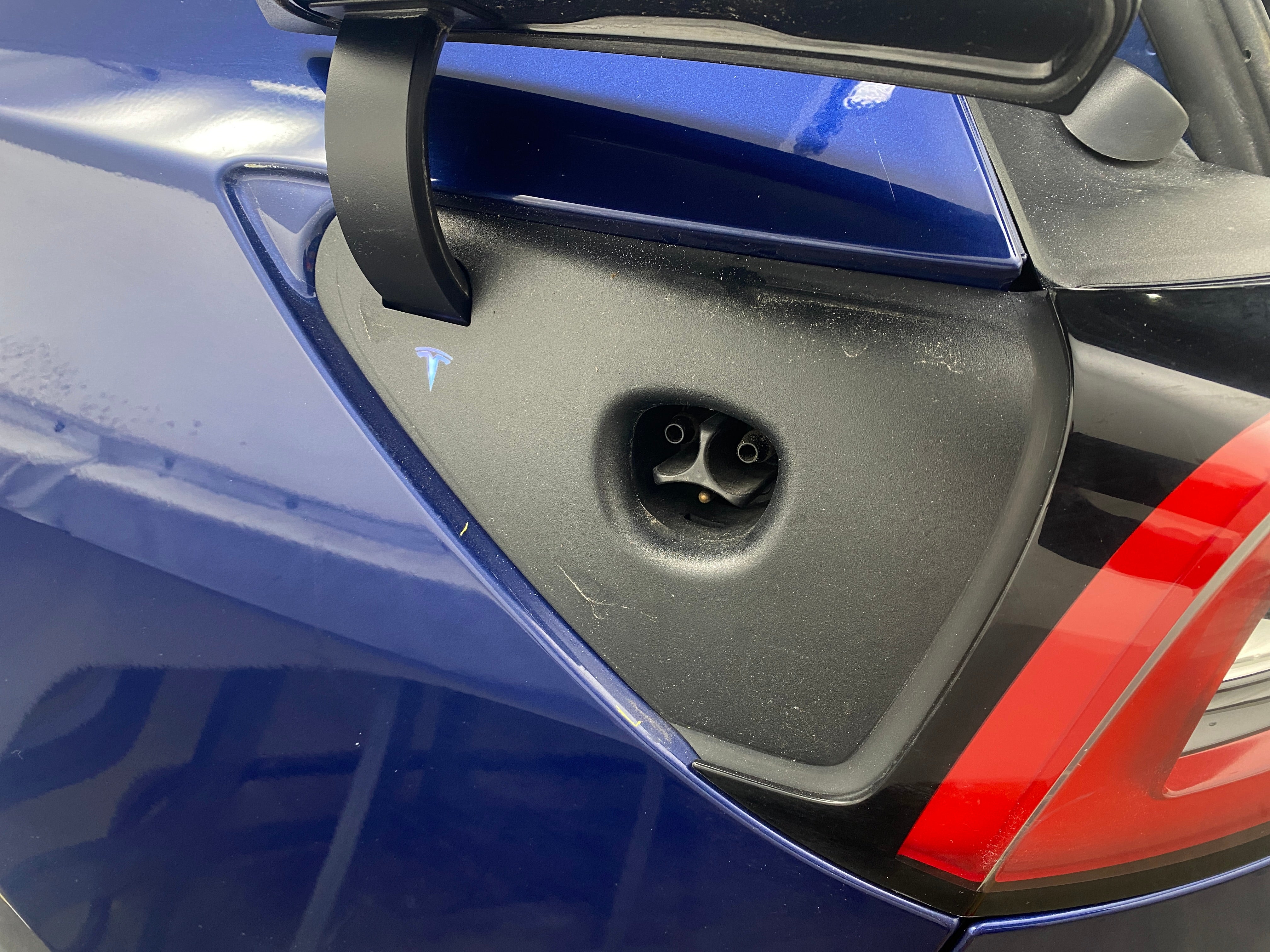 Used 2021 Tesla Model Y Long Range with VIN 5YJYGDEE8MF115849 for sale in Auburn, WA