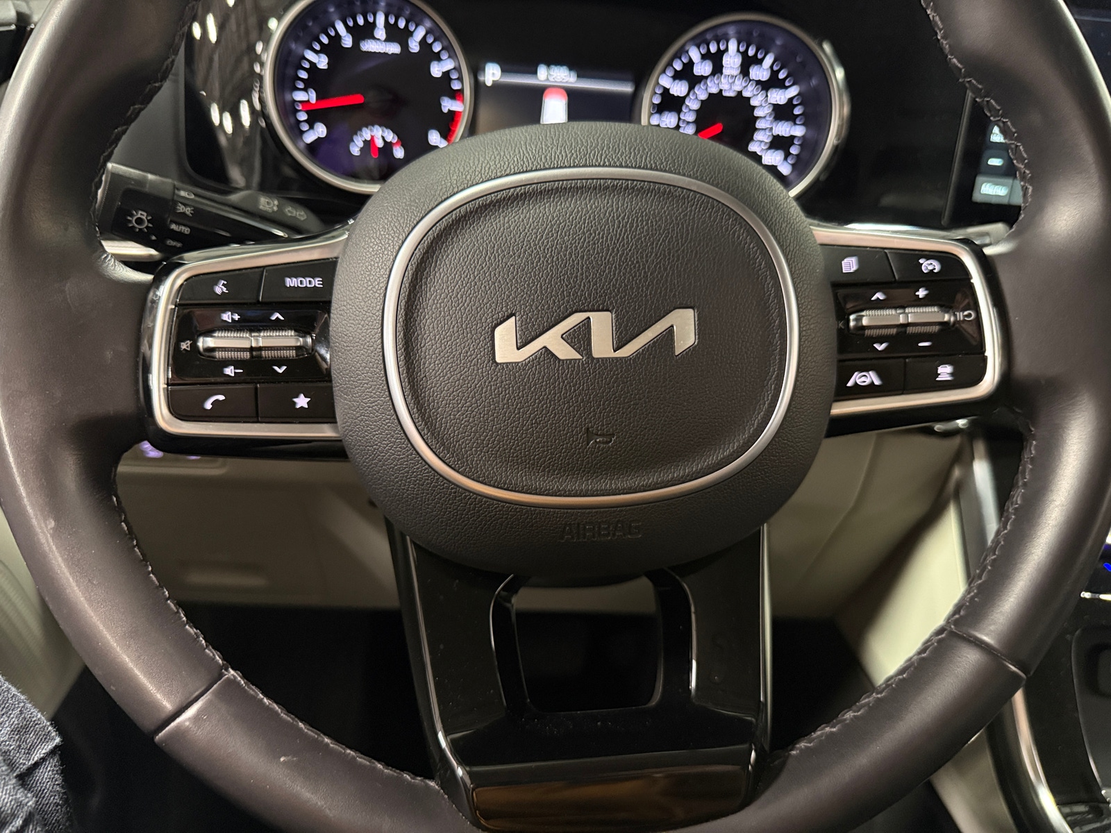 Thumbnail: 2024 Kia Carnival - 4