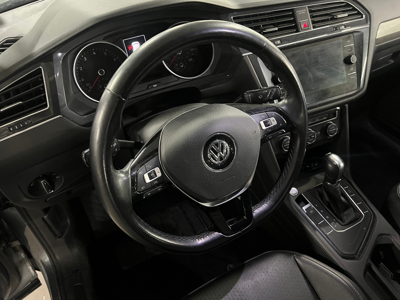 Thumbnail: 2018 Volkswagen Tiguan - 4