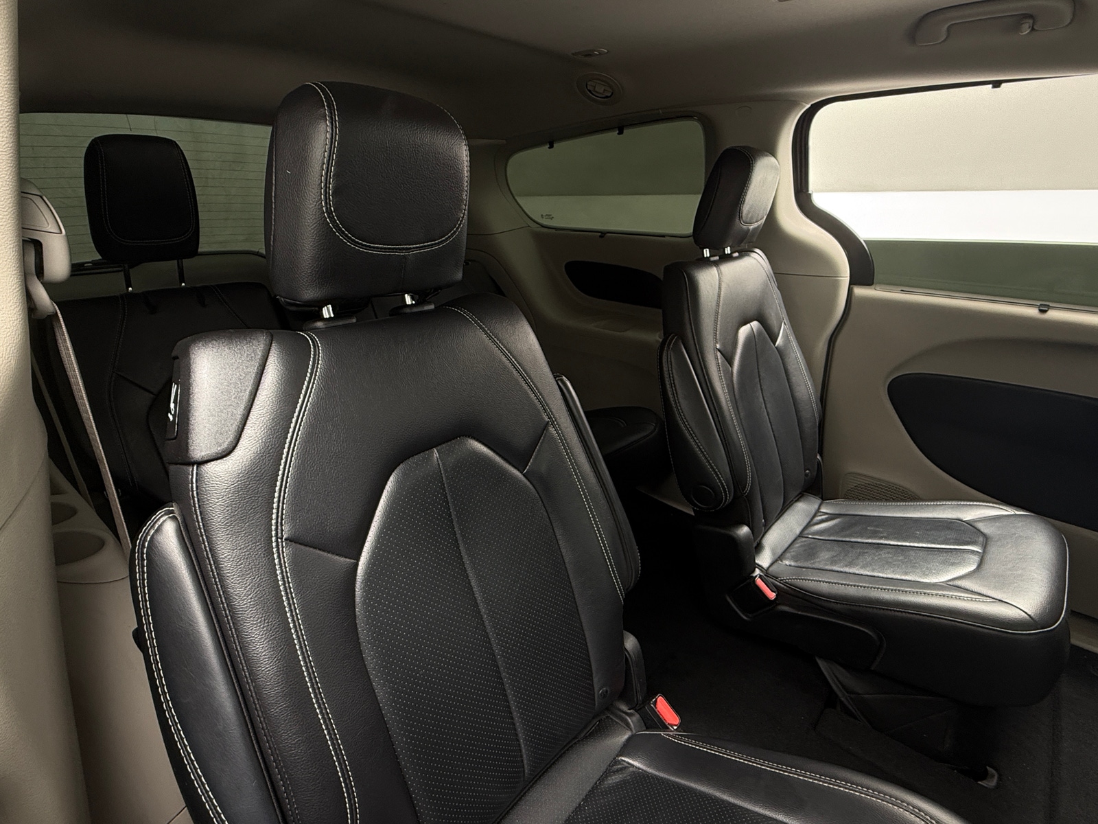 Thumbnail: 2022 Chrysler Pacifica - 5