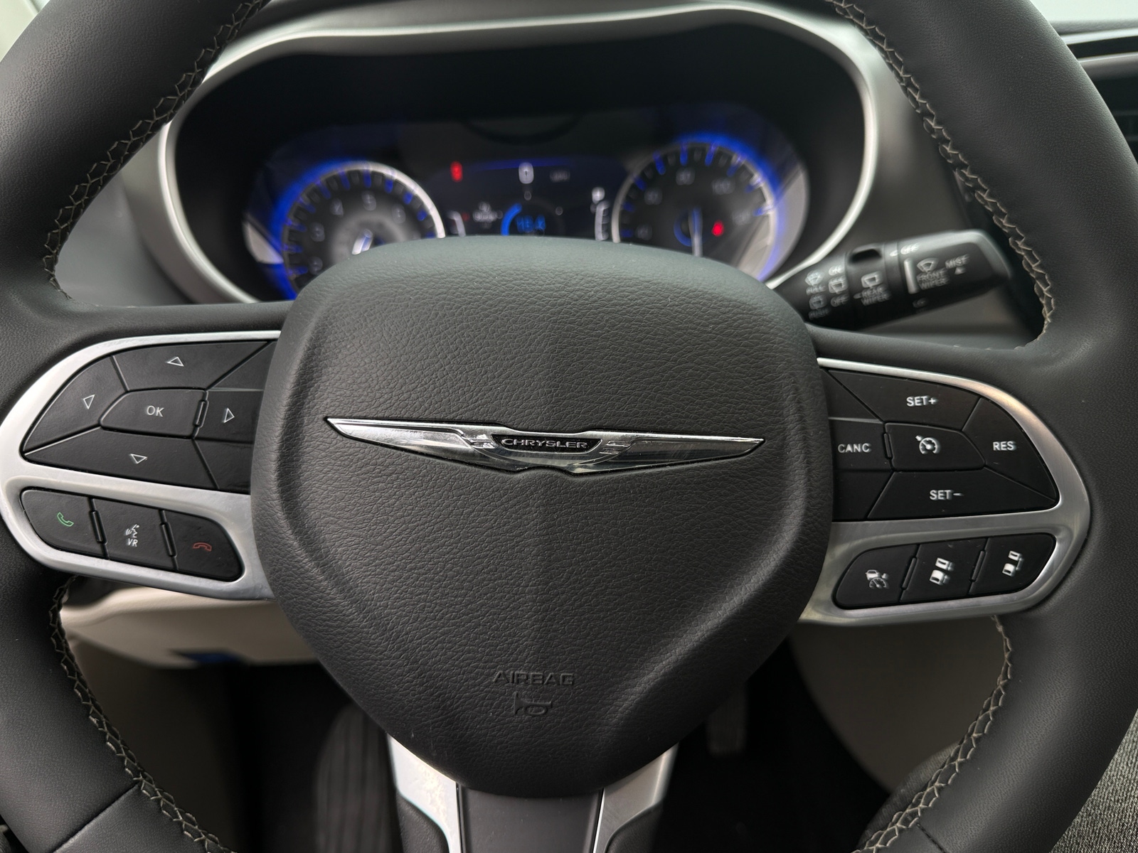 Thumbnail: 2022 Chrysler Pacifica - 4