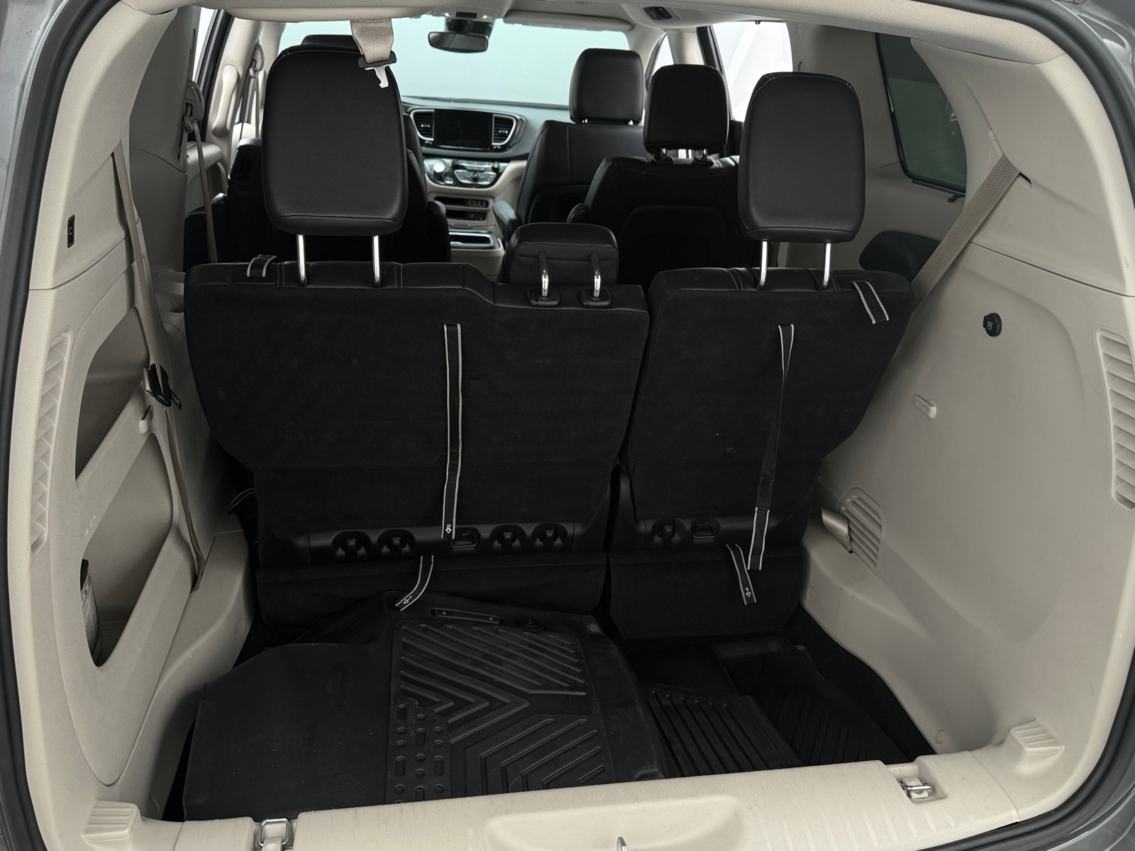 Thumbnail: 2022 Chrysler Pacifica - 6