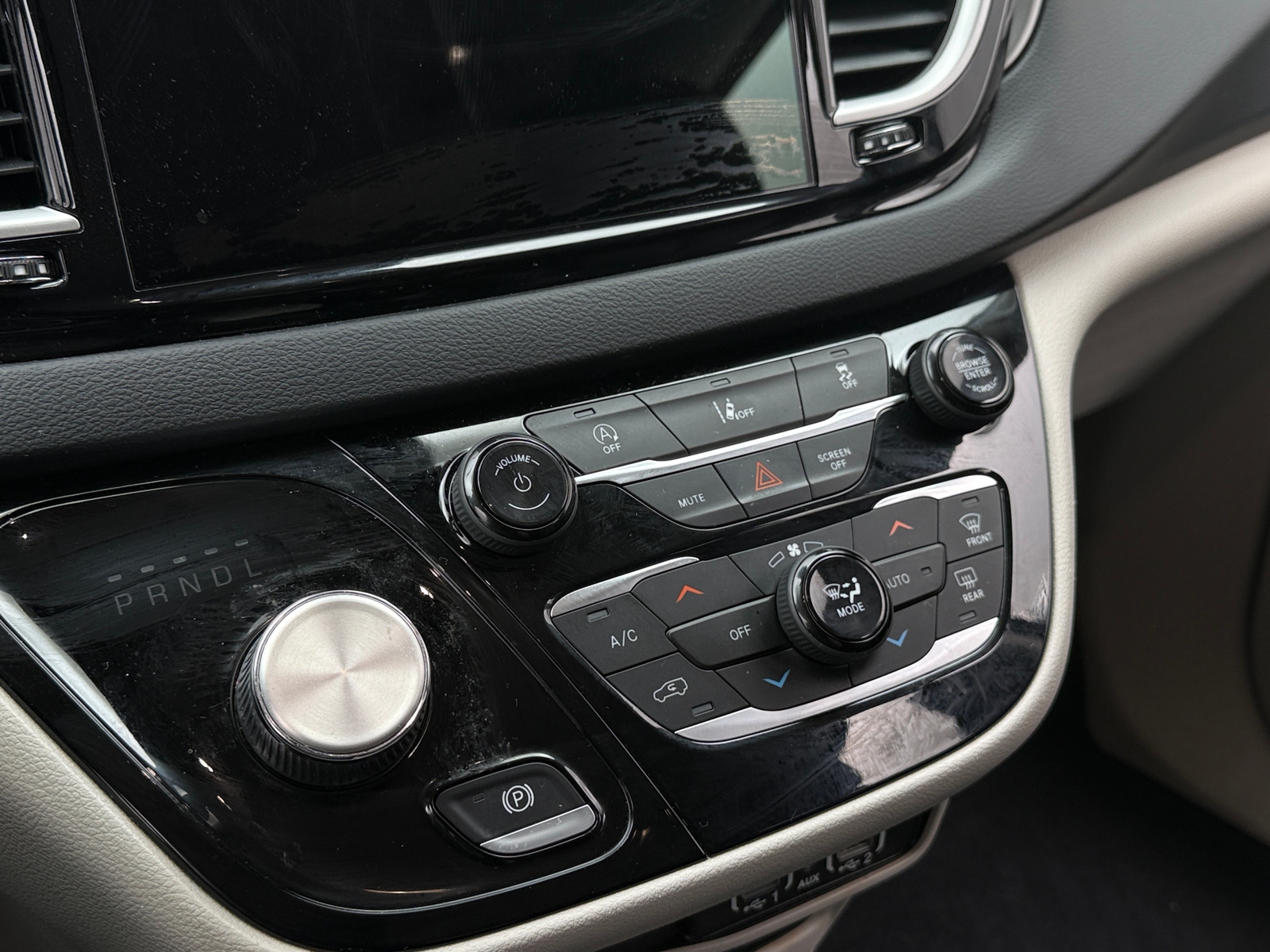 Thumbnail: 2022 Chrysler Pacifica - 3