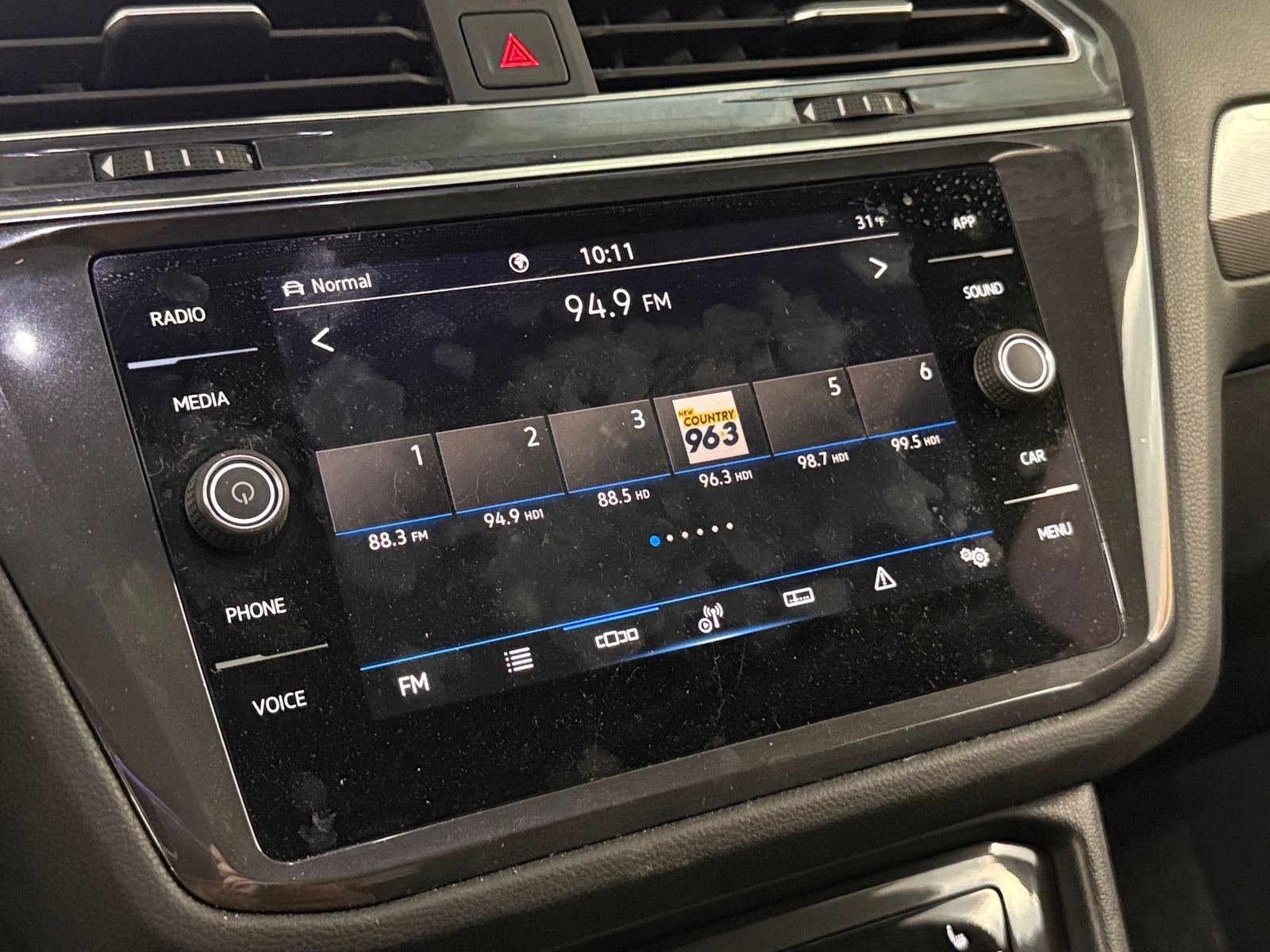 Thumbnail: 2023 Volkswagen Tiguan - 3