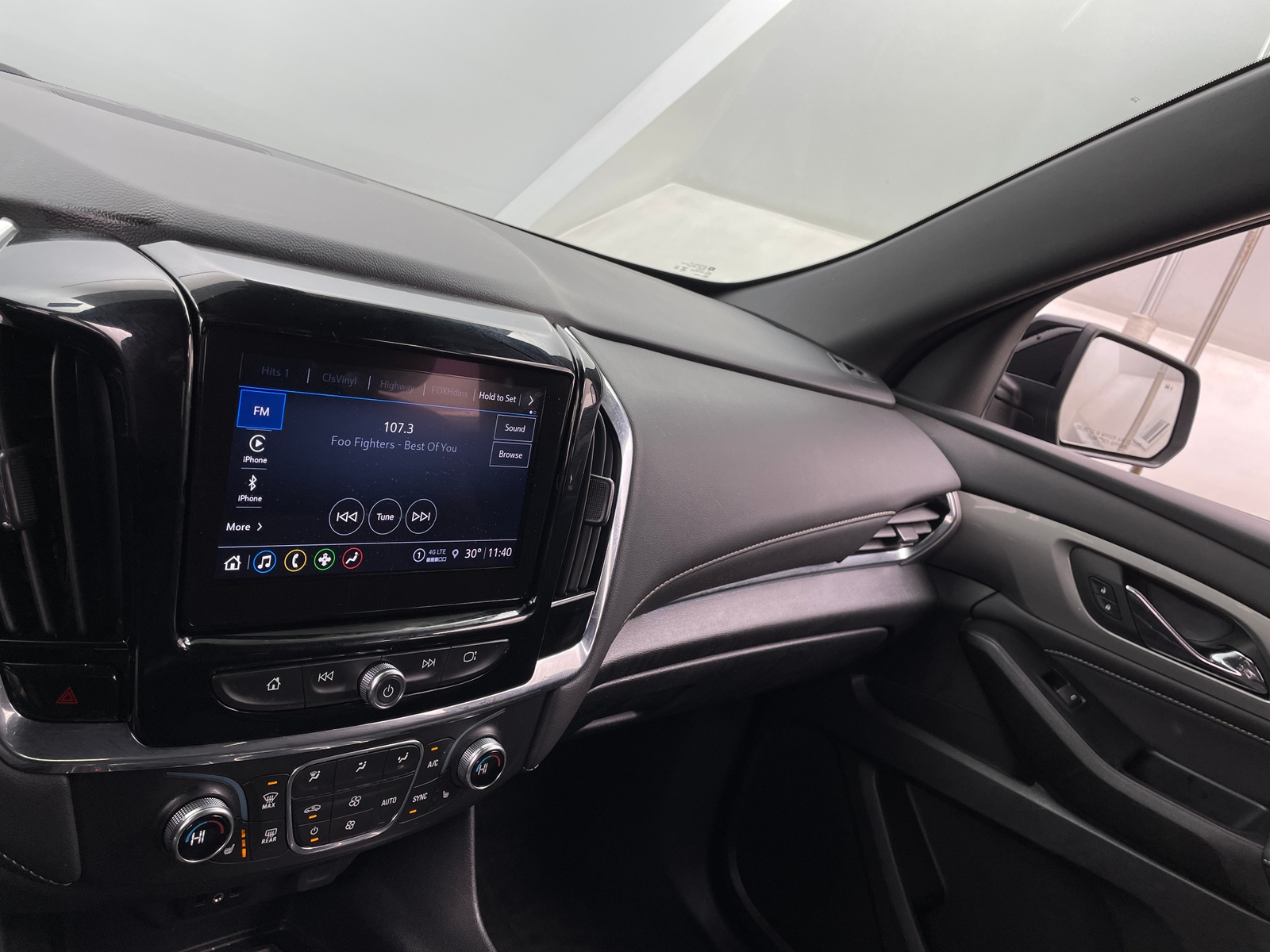 Thumbnail: 2023 Chevrolet Traverse - 3