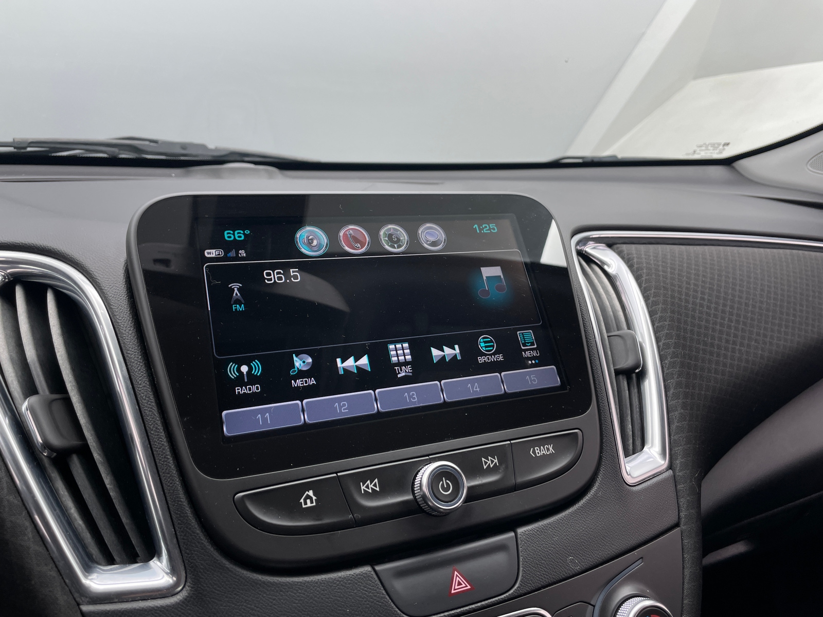 Thumbnail: 2017 Chevrolet Malibu - 4