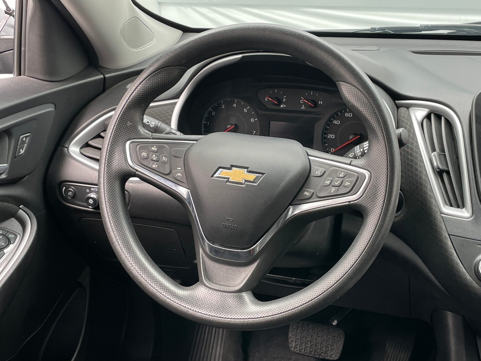 Thumbnail: 2023 Chevrolet Malibu - 5