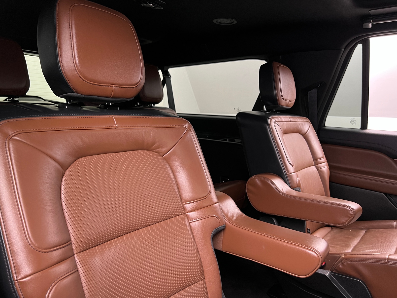 Thumbnail: 2022 Lincoln Navigator L - 5