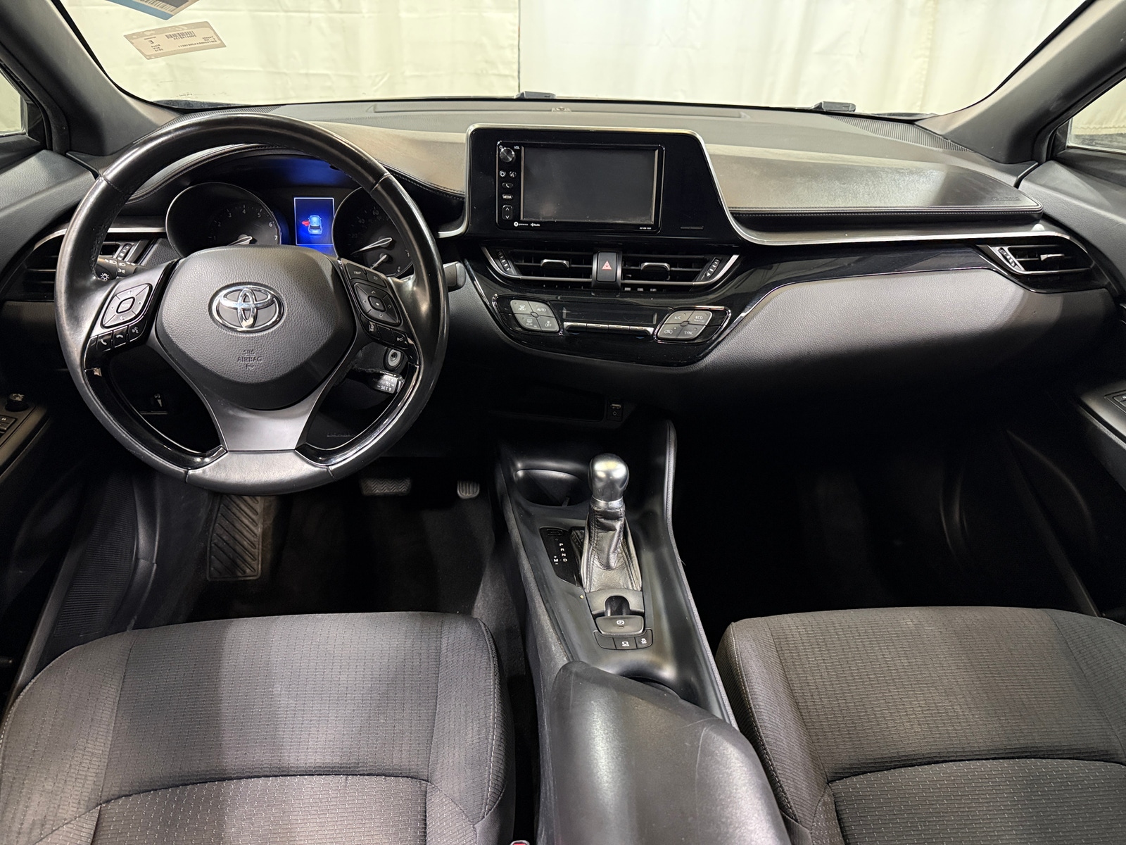 Thumbnail: 2018 Toyota C-HR - 3