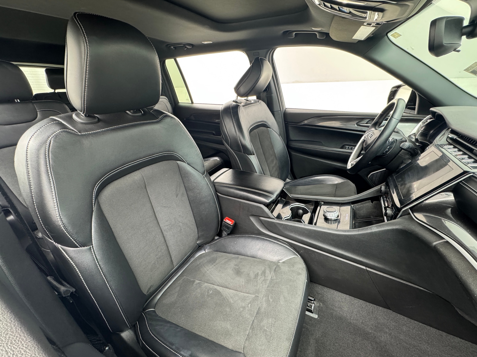 Thumbnail: 2022 Jeep Grand Cherokee L - 2