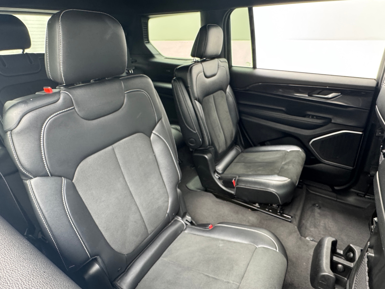 Thumbnail: 2022 Jeep Grand Cherokee L - 6