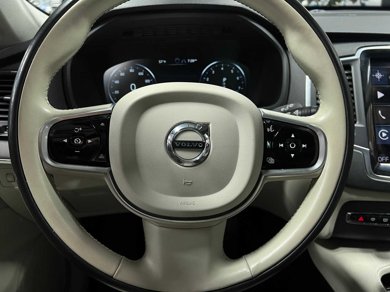 Thumbnail: 2020 Volvo XC90 - 4