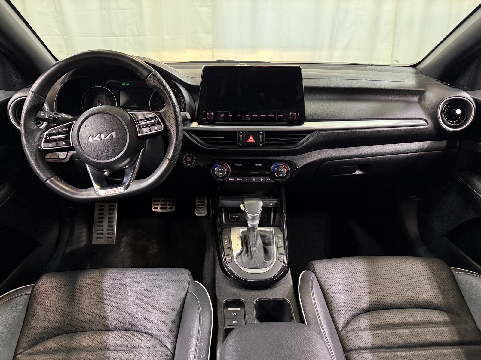 Thumbnail: 2024 Kia Forte - 3