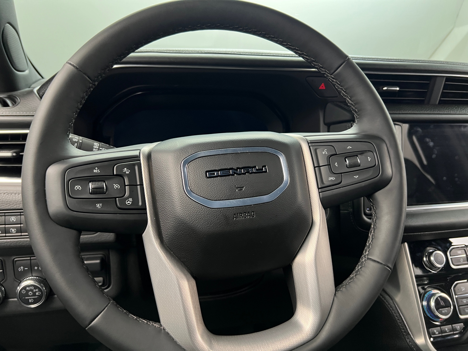 Thumbnail: 2024 GMC Yukon - 4