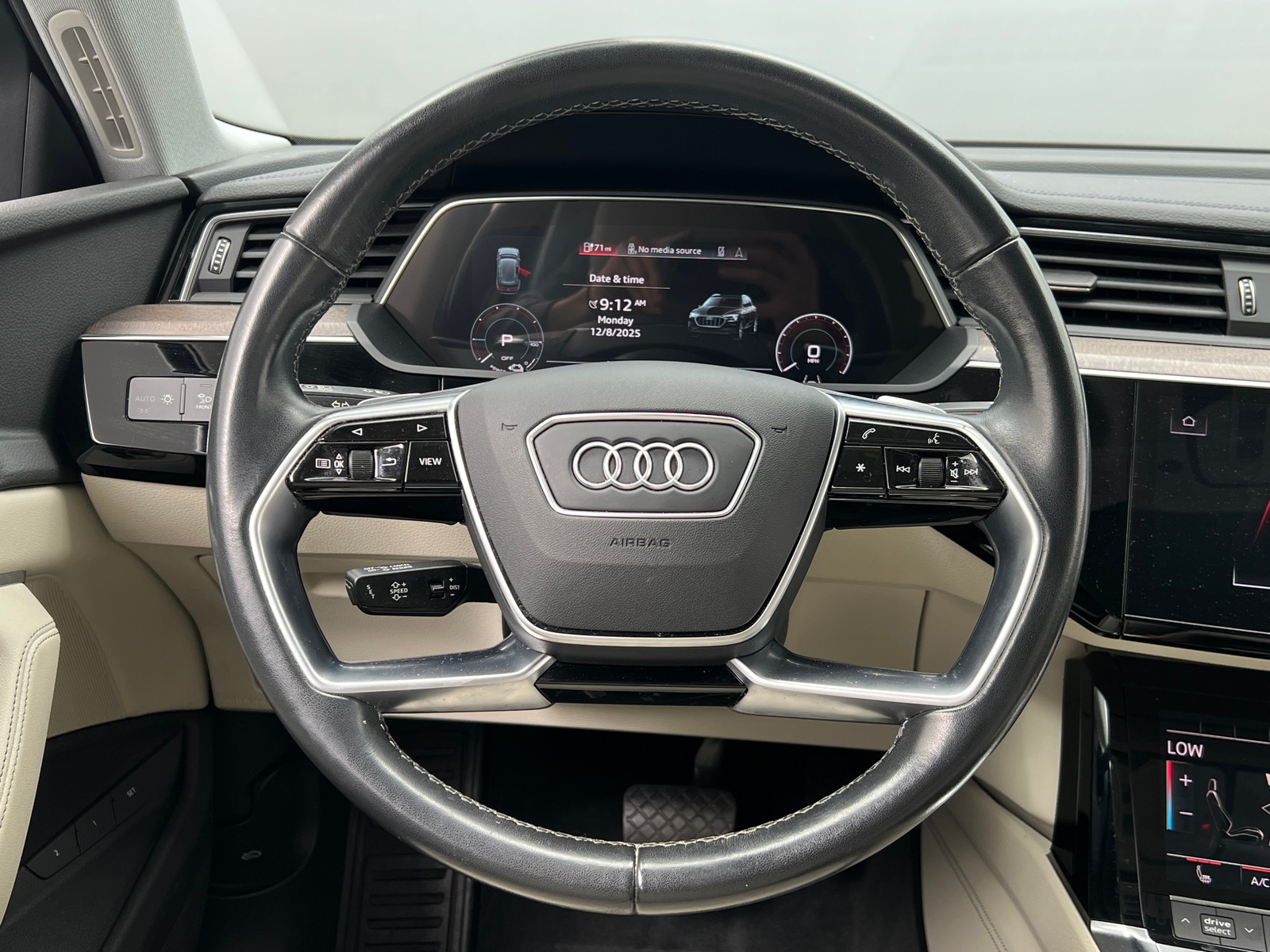 Thumbnail: 2023 Audi e-tron - 4