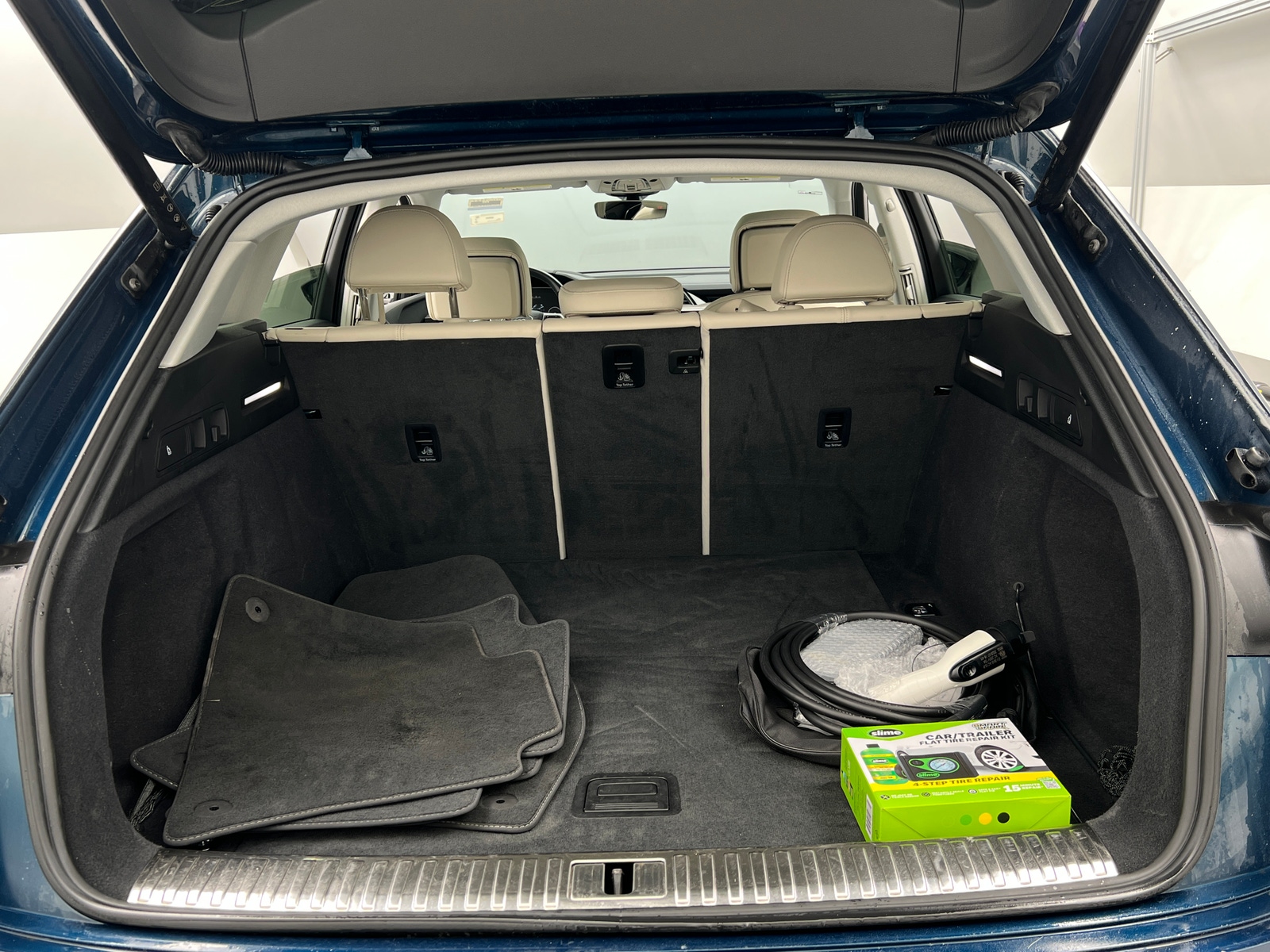 Thumbnail: 2023 Audi e-tron - 6