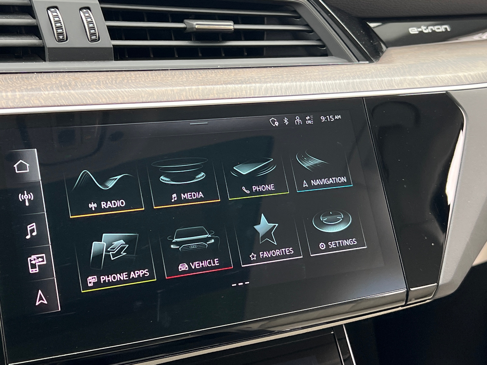 Thumbnail: 2023 Audi e-tron - 3