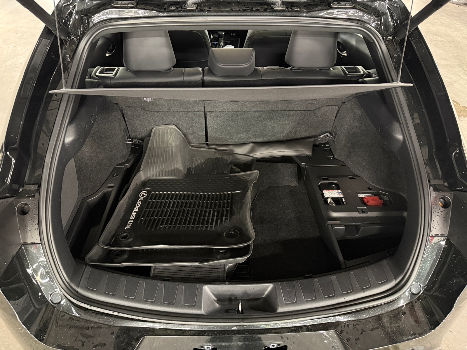 Thumbnail: 2024 Lexus UX - 6