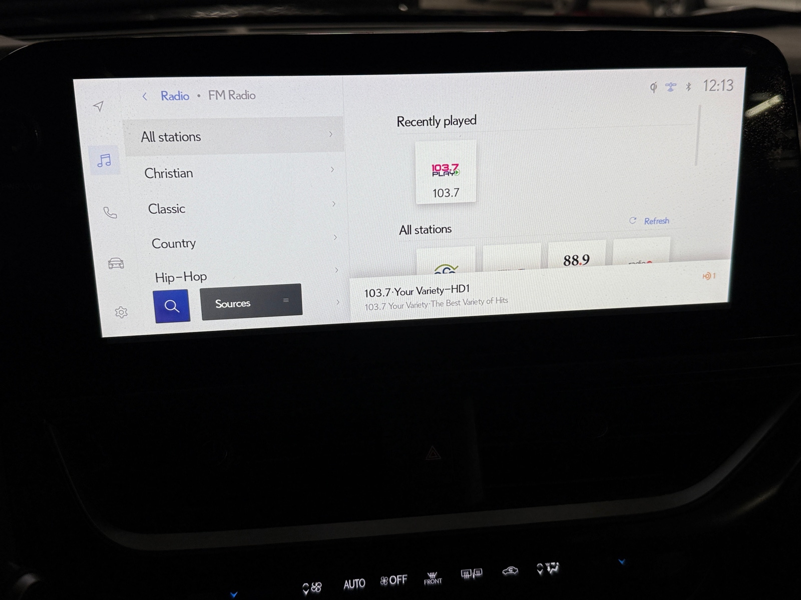 Thumbnail: 2024 Lexus UX - 3