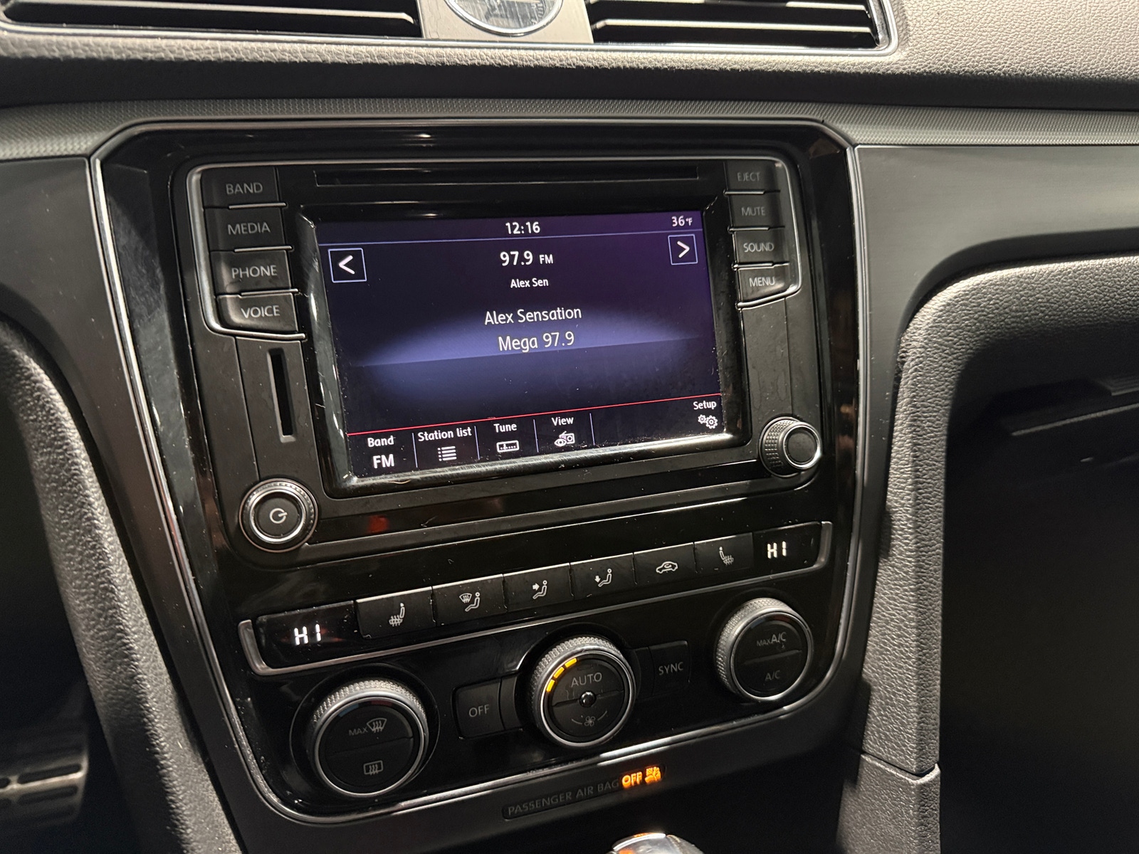 Thumbnail: 2017 Volkswagen Passat - 3