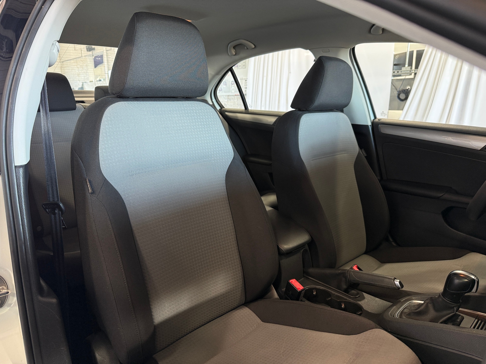 Thumbnail: 2018 Volkswagen Jetta - 2