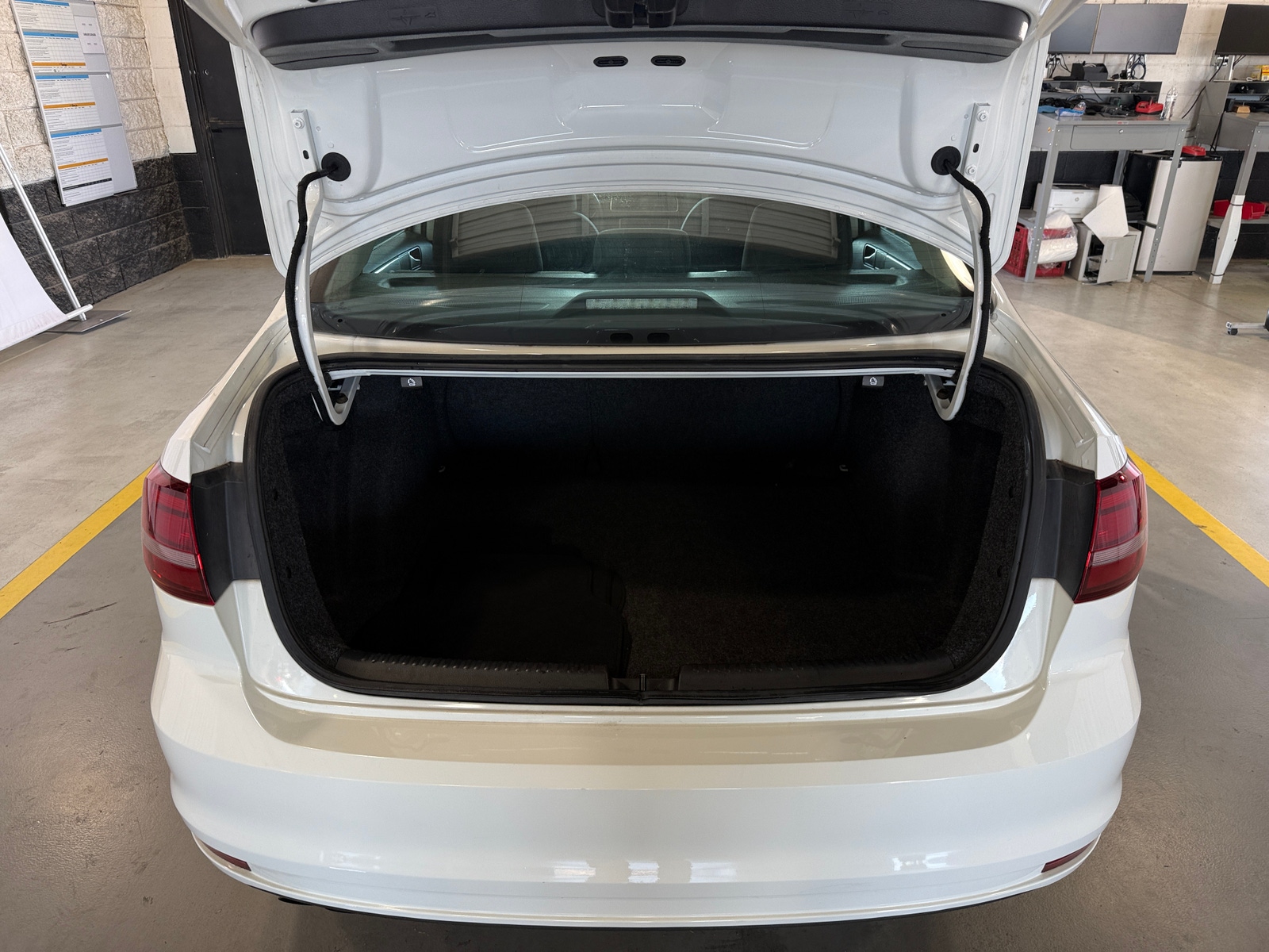 Thumbnail: 2018 Volkswagen Jetta - 7