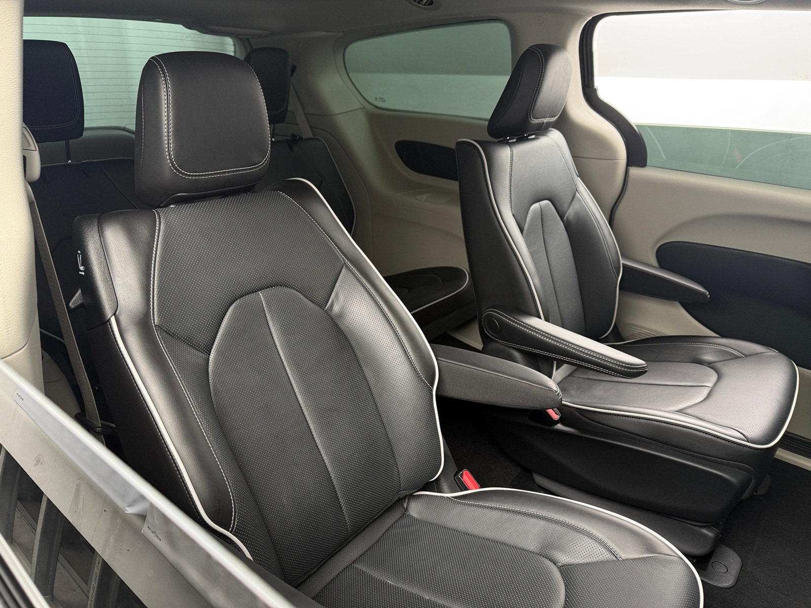 Thumbnail: 2023 Chrysler Pacifica - 5