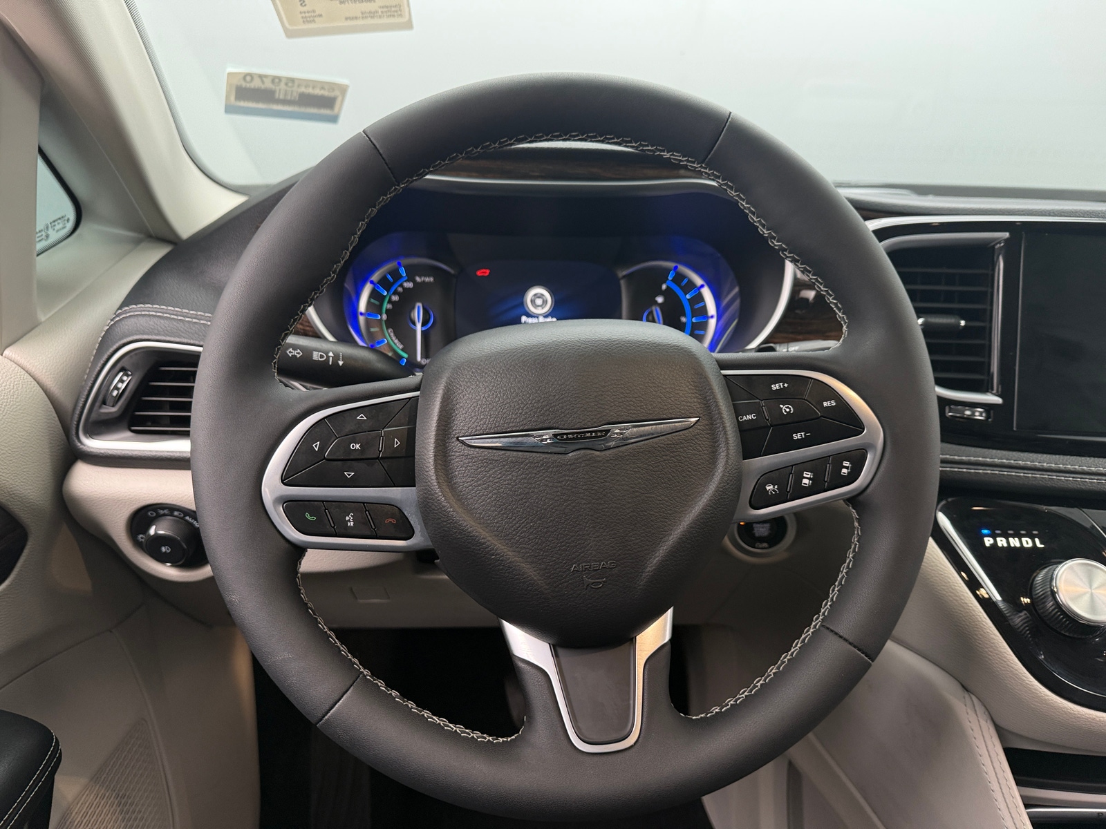 Thumbnail: 2023 Chrysler Pacifica - 4