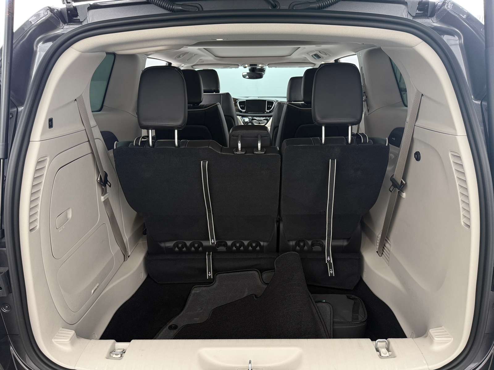 Thumbnail: 2023 Chrysler Pacifica - 6